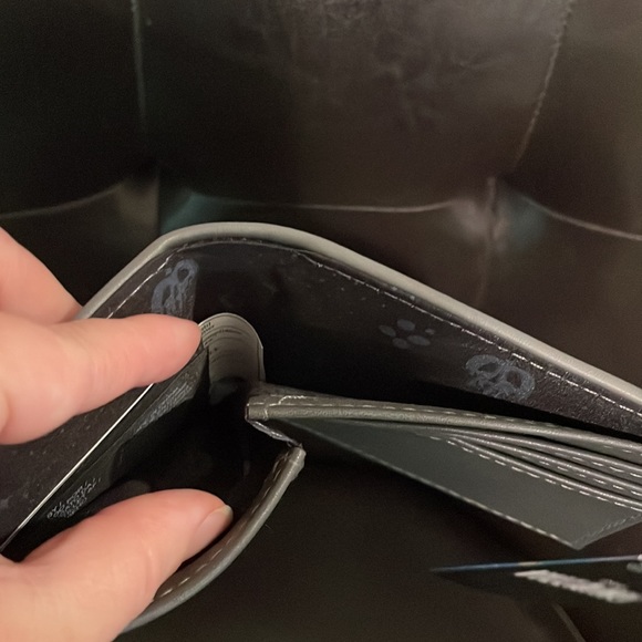 SOLD - Loungefly Chibi Villains Portraits AOP Crossbody w/ Matching Wallet - Picture 10 of 10